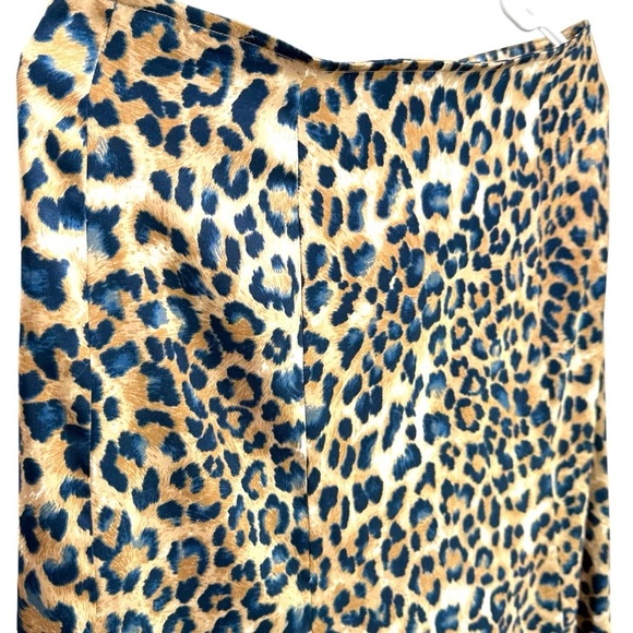 Lulu’s | M Medium Leopard Satin Skirt - Picture 2 of 8